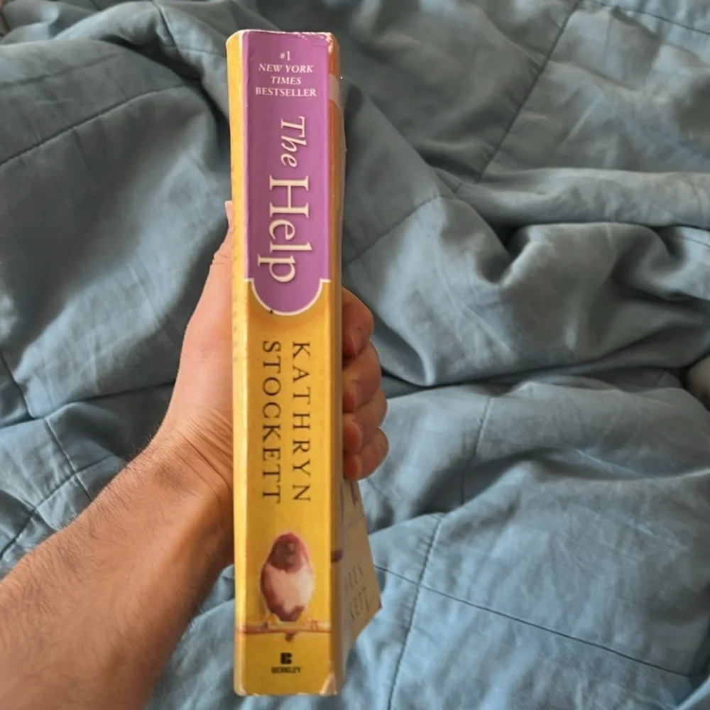 The Help book by Kathryn Stockett - Picture 3 of 3